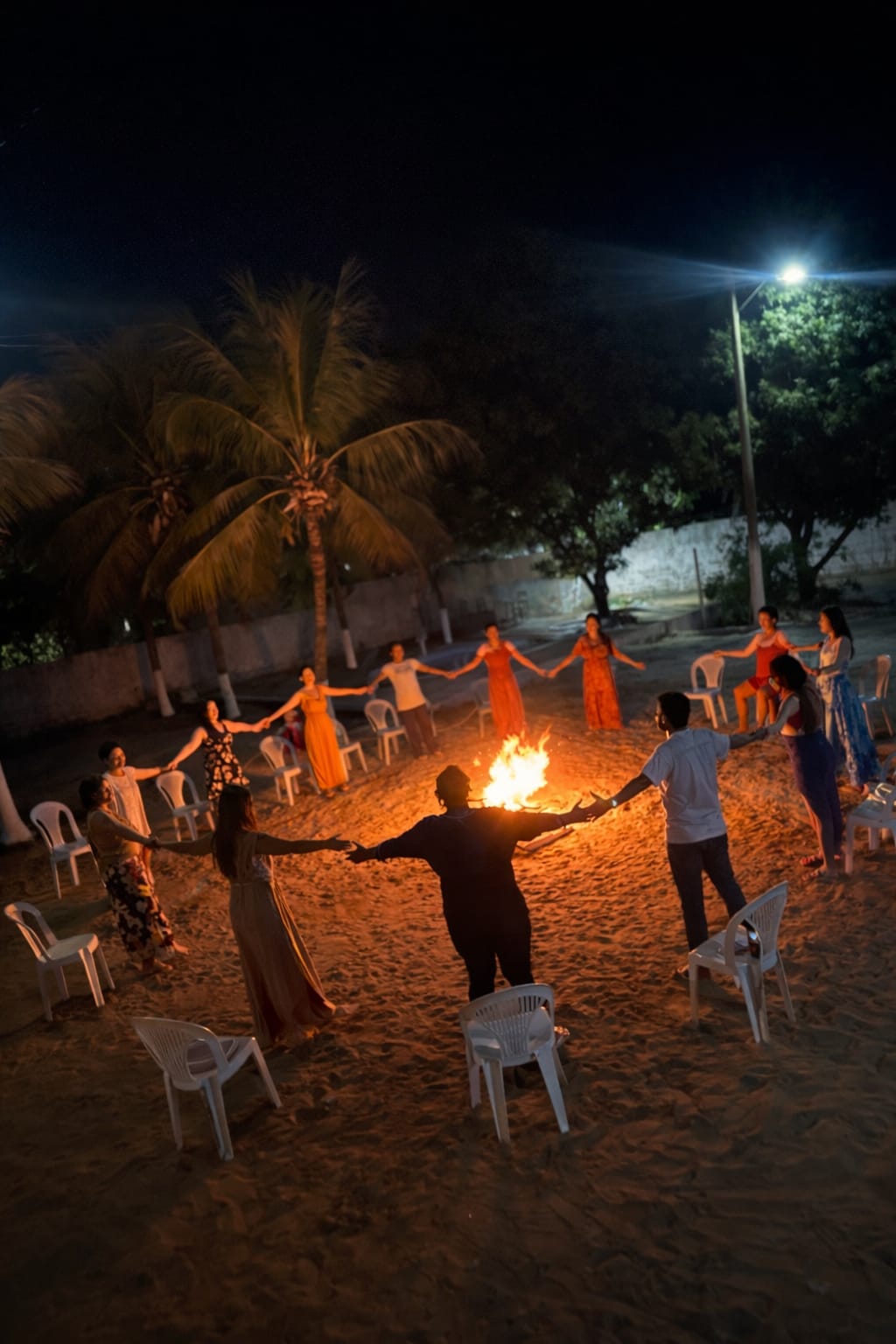area externa limpa e bonita, luminação feita com carinho